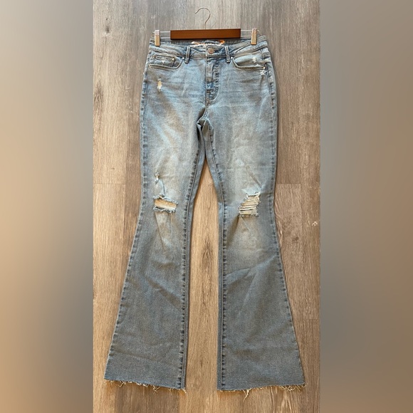 Silver Jeans Women's Suki Mid-Rise Bootcut Flare Size 4 Distressed Denim - Picture 1 of 9